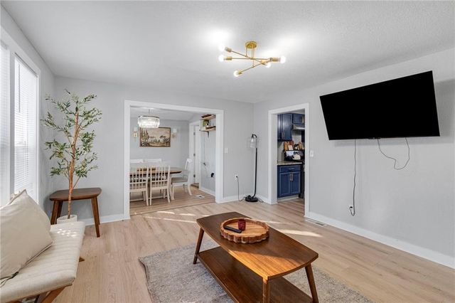 8711 E Smart Avenue, Independence, MO 64053