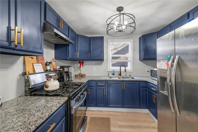 8711 E Smart Avenue, Independence, MO 64053