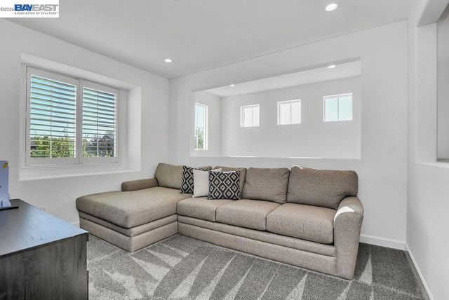 733 Jennifer St, Brentwood, CA 94513