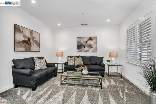 733 Jennifer St, Brentwood, CA 94513