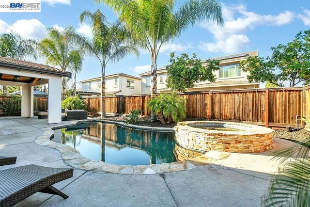 733 Jennifer St, Brentwood, CA 94513