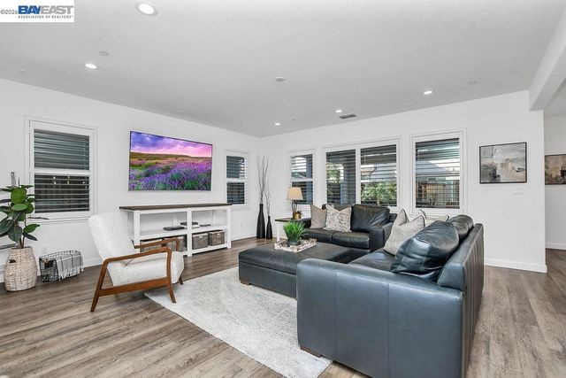 733 Jennifer St, Brentwood, CA 94513