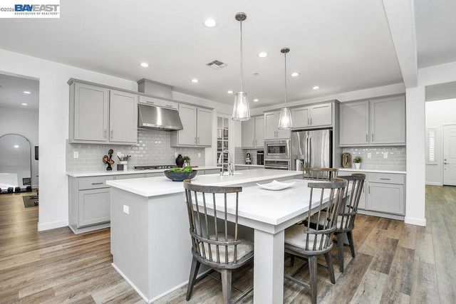 733 Jennifer St, Brentwood, CA 94513