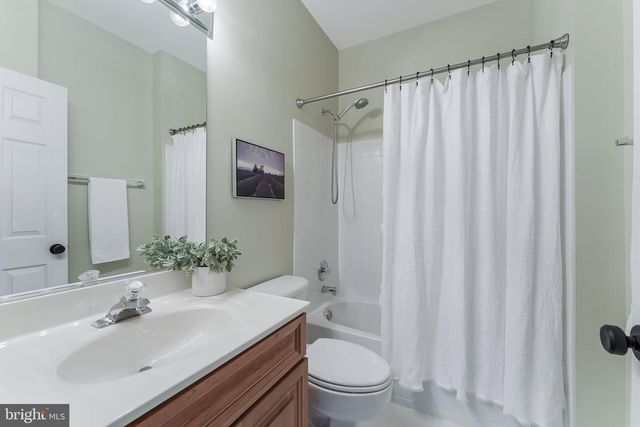 22876 ASHTON WOODS DR, Brambleton, VA 20148