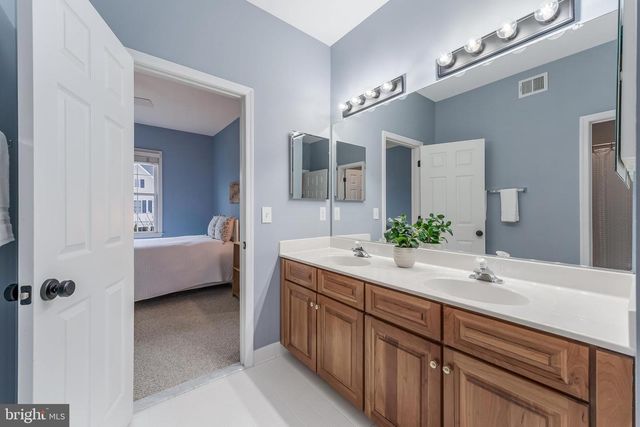 22876 ASHTON WOODS DR, Brambleton, VA 20148