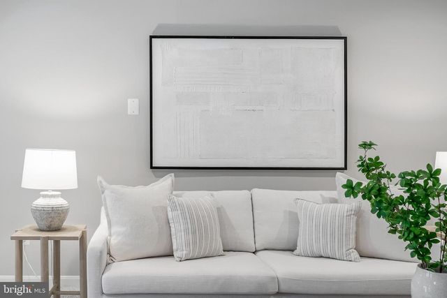 22876 ASHTON WOODS DR, Brambleton, VA 20148