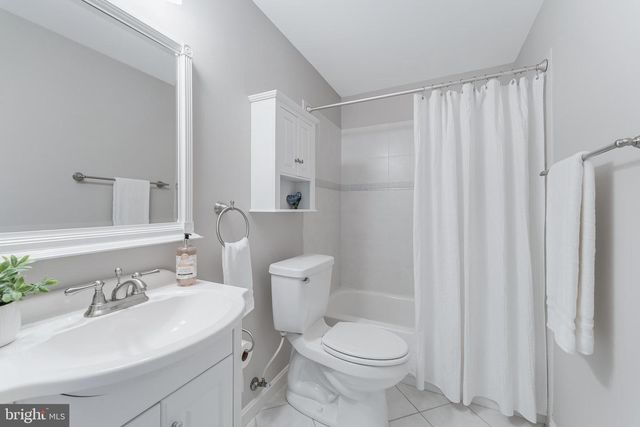 22876 ASHTON WOODS DR, Brambleton, VA 20148