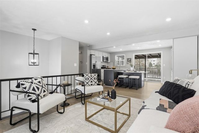 306 Fayette Dr, Cranberry Twp, PA 16066