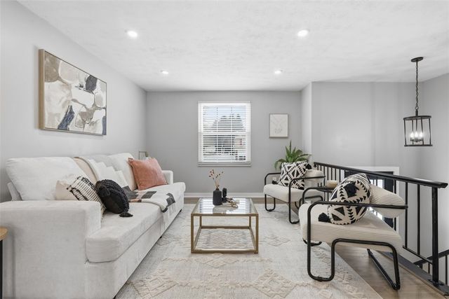 306 Fayette Dr, Cranberry Twp, PA 16066