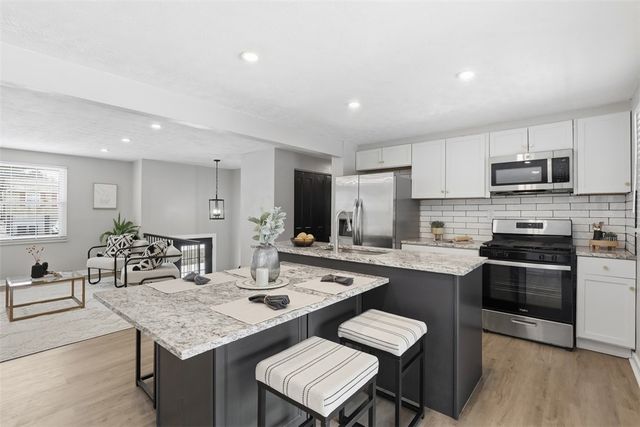 306 Fayette Dr, Cranberry Twp, PA 16066