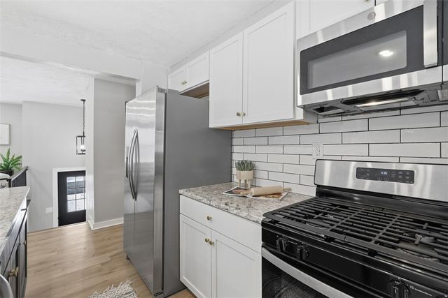 306 Fayette Dr, Cranberry Twp, PA 16066