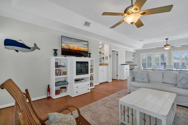 142 Palmetto Boulevard, Edisto Island, SC 29438