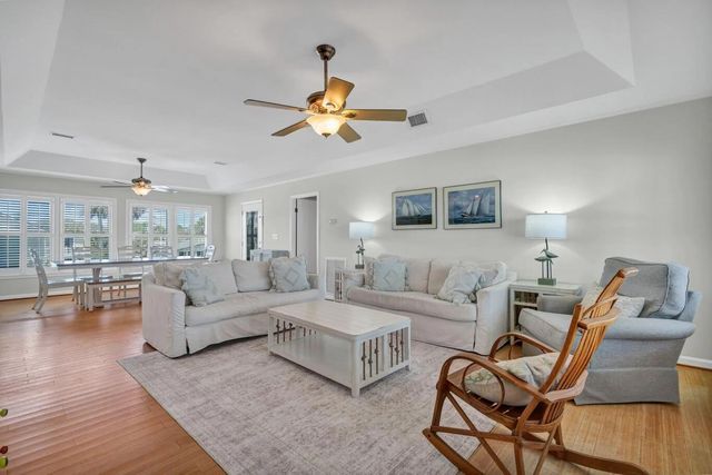 142 Palmetto Boulevard, Edisto Island, SC 29438