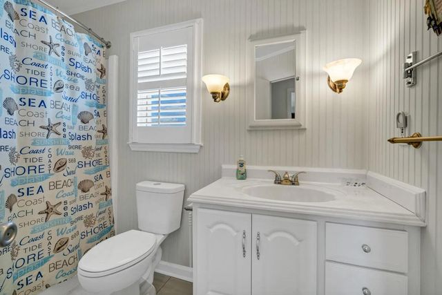 142 Palmetto Boulevard, Edisto Island, SC 29438