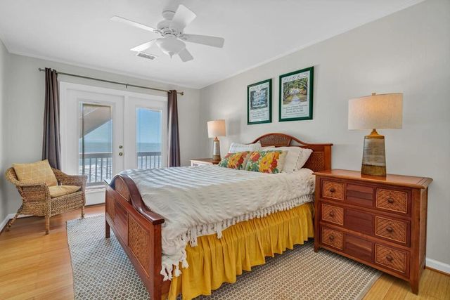 142 Palmetto Boulevard, Edisto Island, SC 29438