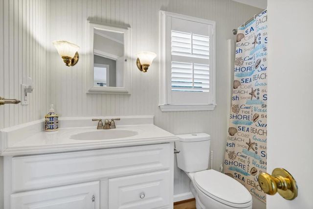 142 Palmetto Boulevard, Edisto Island, SC 29438