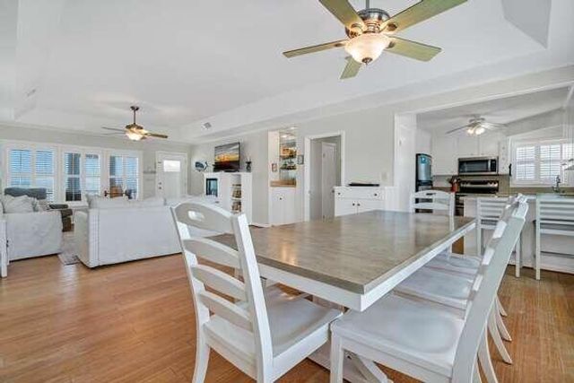 142 Palmetto Boulevard, Edisto Island, SC 29438