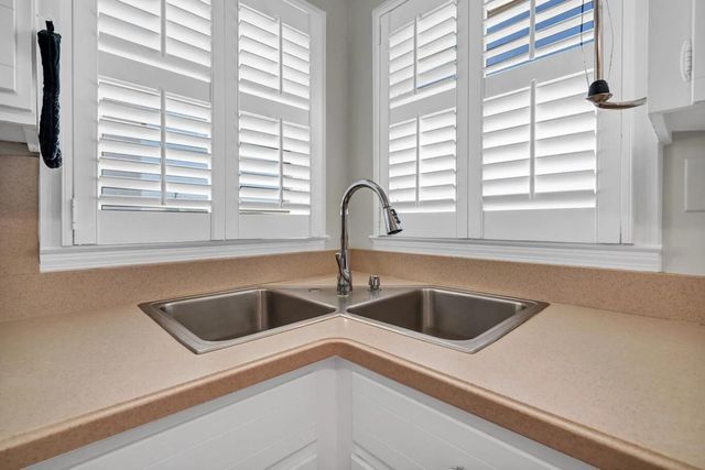 142 Palmetto Boulevard, Edisto Island, SC 29438