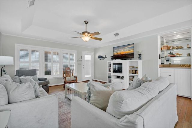 142 Palmetto Boulevard, Edisto Island, SC 29438
