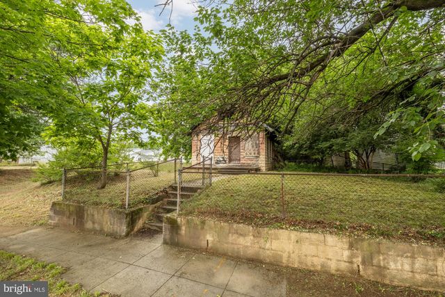 4340 DOUGLAS ST NE, Washington, DC 20019