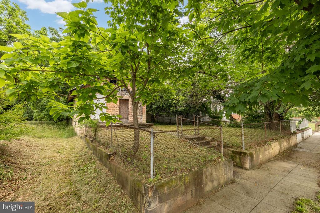 4340 DOUGLAS ST NE, Washington, DC 20019