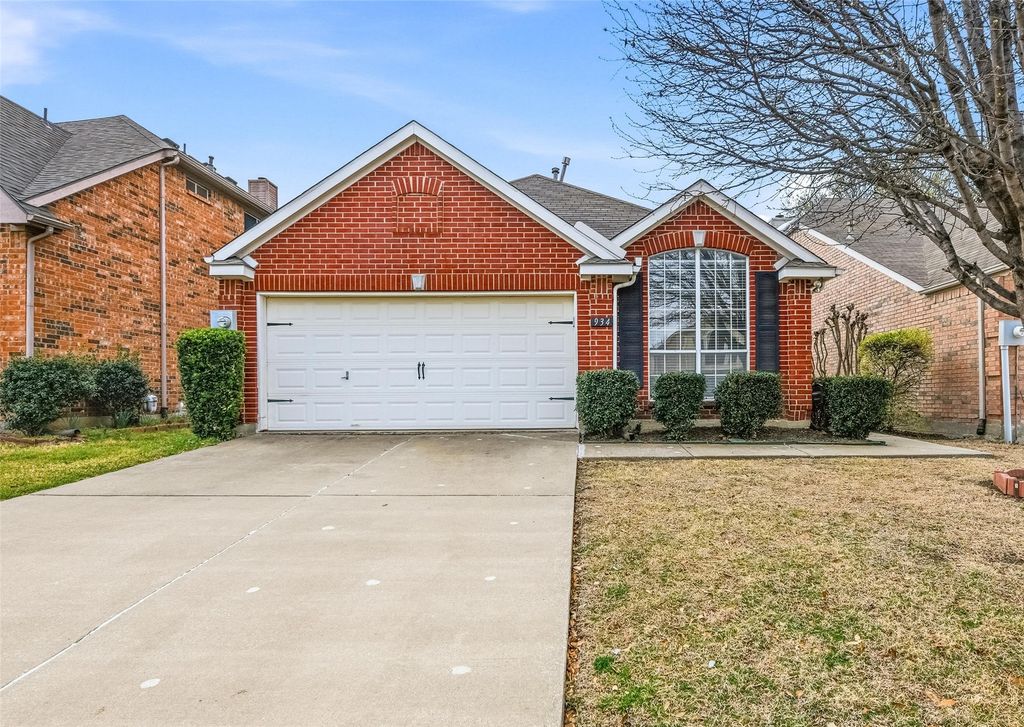 934 Highgate Drive, Lewisville, TX 75067