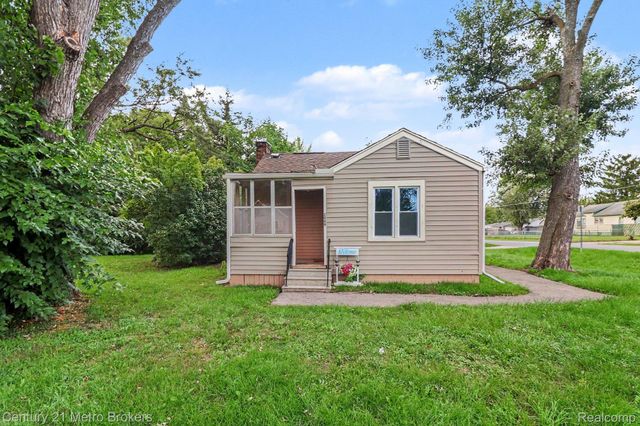2089 Brady Avenue, Burton, MI 48529