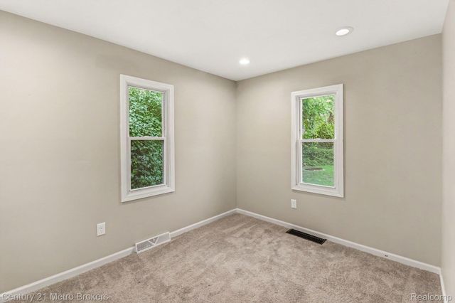 2089 Brady Avenue, Burton, MI 48529