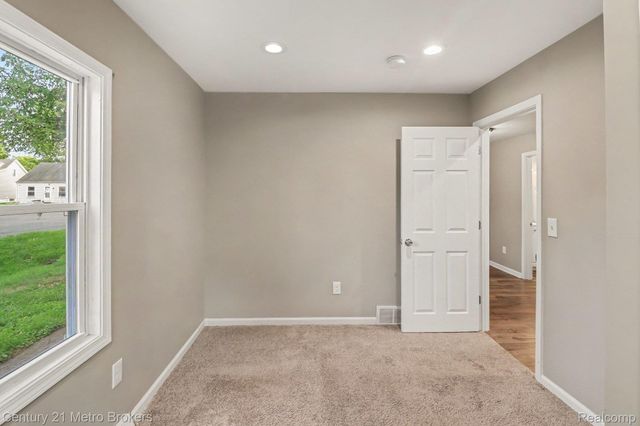 2089 Brady Avenue, Burton, MI 48529