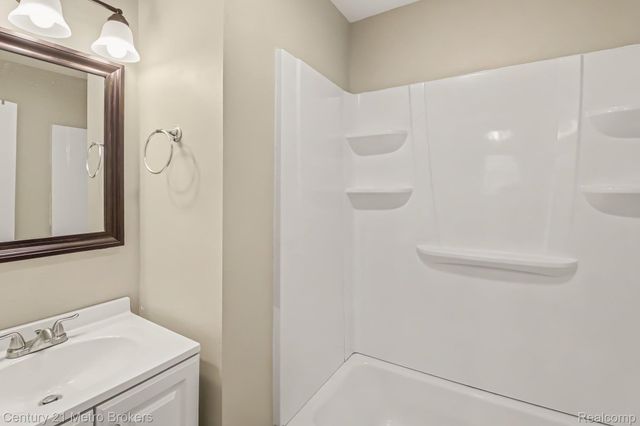 2089 Brady Avenue, Burton, MI 48529
