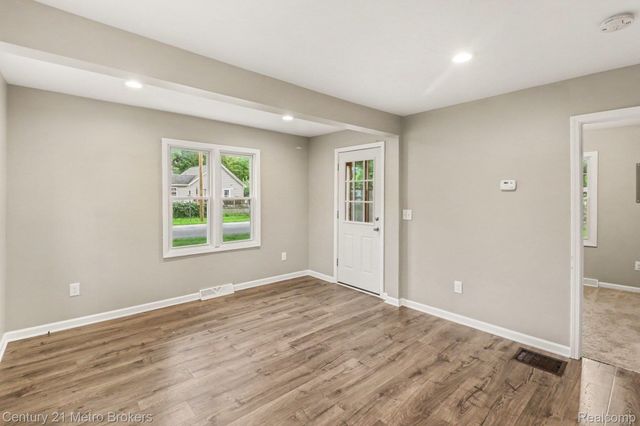 2089 Brady Avenue, Burton, MI 48529