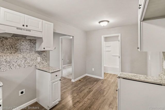 2089 Brady Avenue, Burton, MI 48529