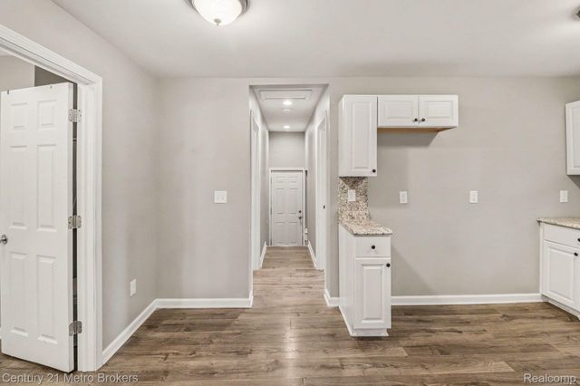 2089 Brady Avenue, Burton, MI 48529