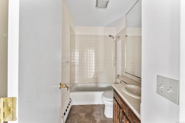 1 Fairfield Avenue C4, Danbury, CT 06810