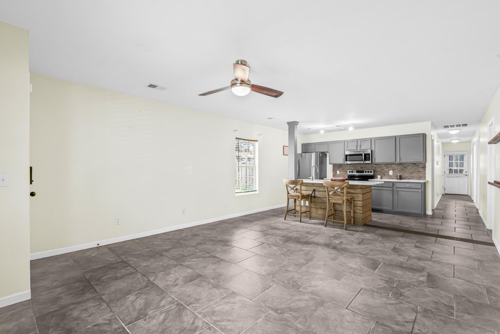 Image 10 of property listing at 129 Ducane Street, Summerville, SC 29483