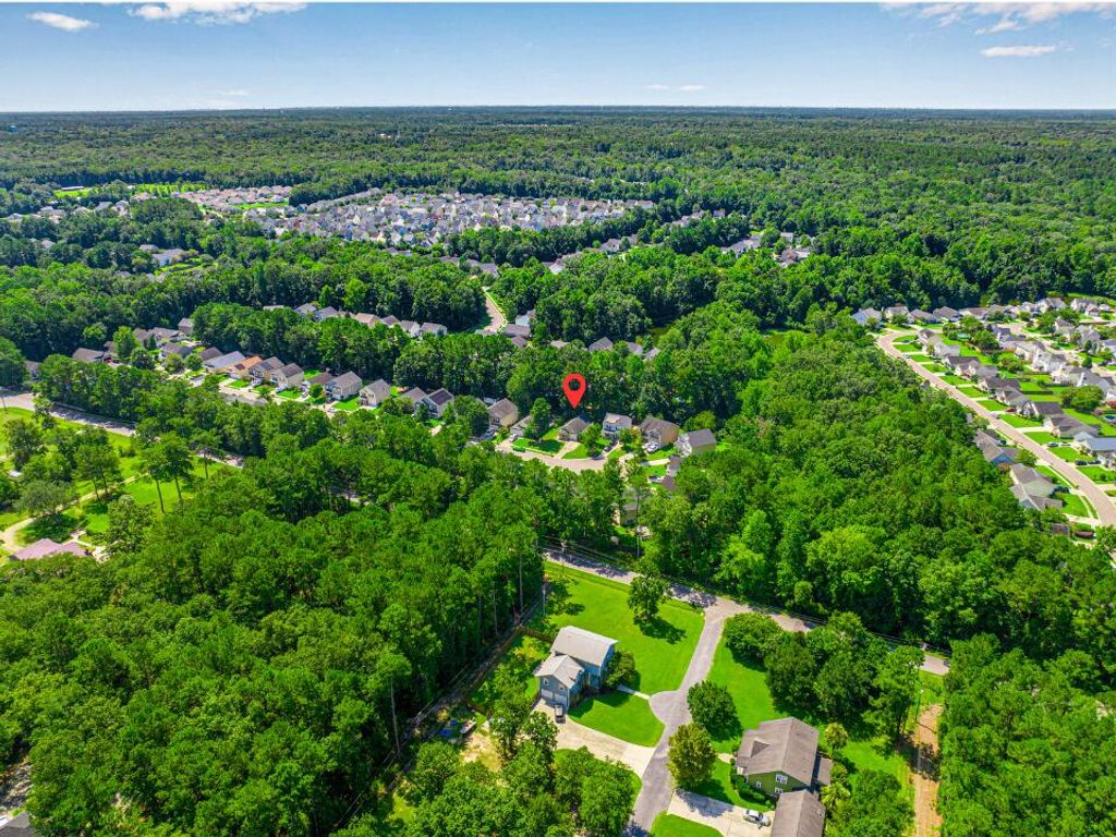 Image 27 of property listing at 129 Ducane Street, Summerville, SC 29483