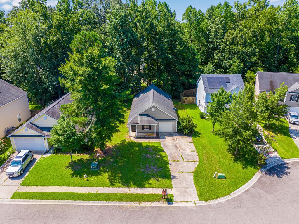 Image 4 of property listing at 129 Ducane Street, Summerville, SC 29483