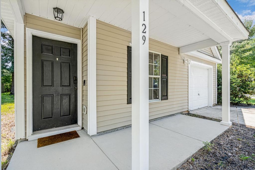 Image 6 of property listing at 129 Ducane Street, Summerville, SC 29483