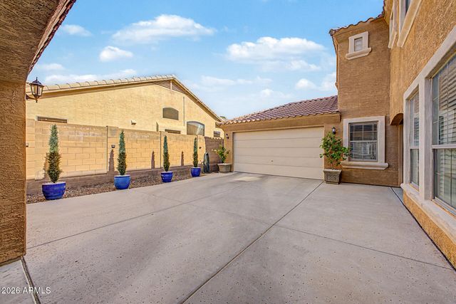 2009 W Nadine Way, Phoenix, AZ 85085