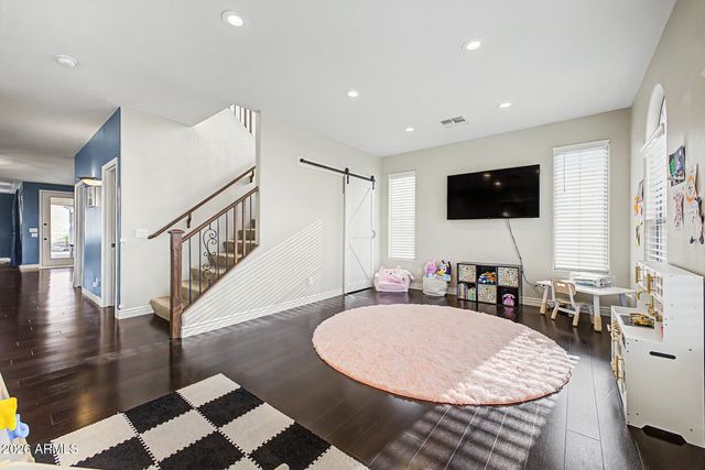 2009 W Nadine Way, Phoenix, AZ 85085