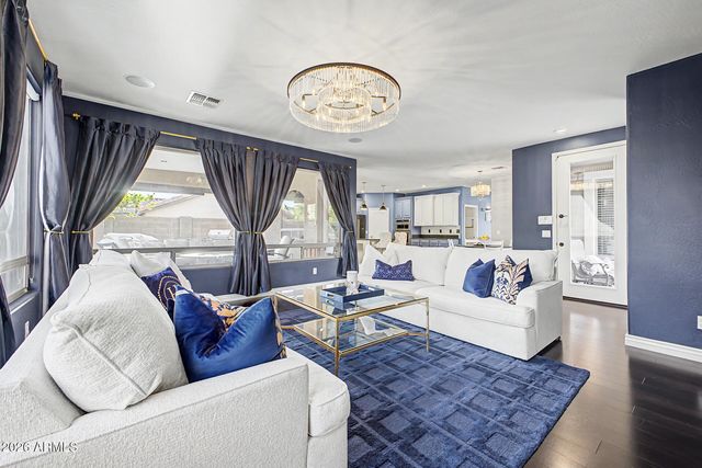 2009 W Nadine Way, Phoenix, AZ 85085