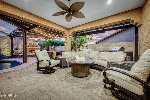2009 W Nadine Way, Phoenix, AZ 85085