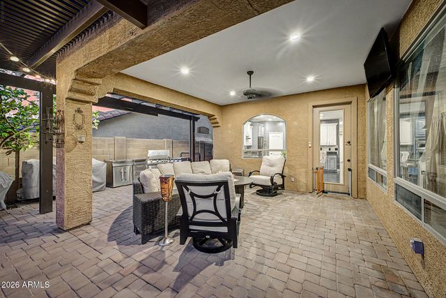 2009 W Nadine Way, Phoenix, AZ 85085