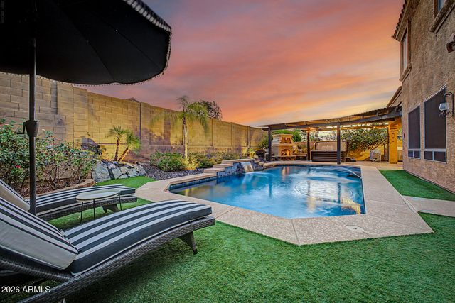 2009 W Nadine Way, Phoenix, AZ 85085