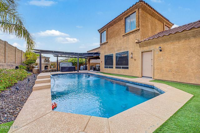 2009 W Nadine Way, Phoenix, AZ 85085