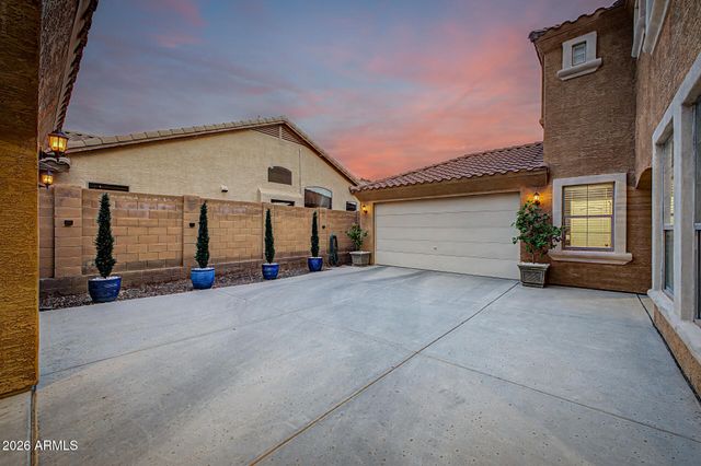 2009 W Nadine Way, Phoenix, AZ 85085