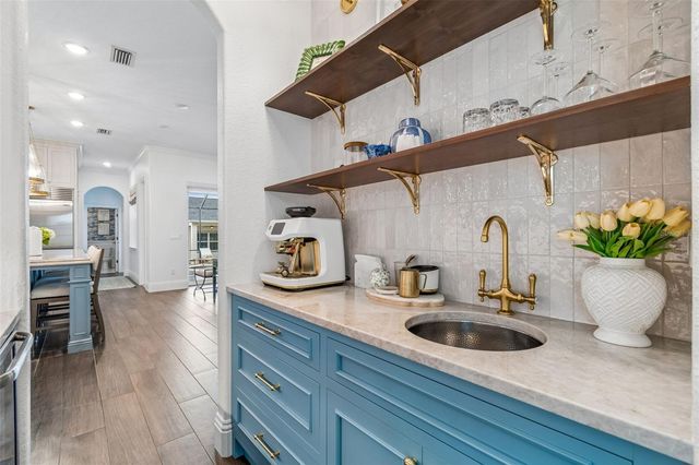 8603 ALAFIA HILLS, Lithia, FL 33547