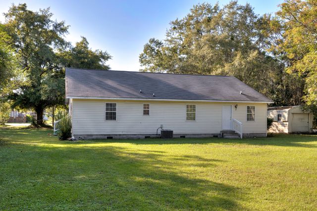 1156 Middle Drive, Pinewood, SC 29125
