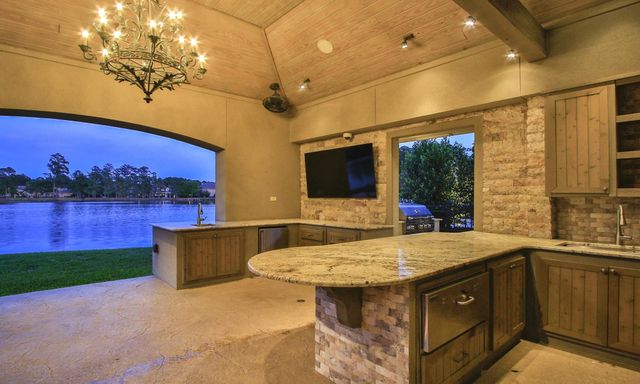 147 Manor Lake Estates Drive, Spring, TX 77379