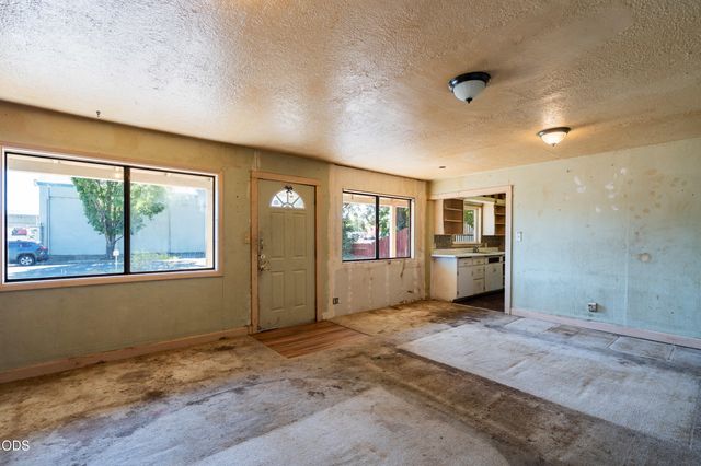 1004 S Grape Street, Medford, OR 97501